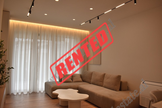 Apartament modern 2+1 me qira tek Residenca Green Valley ne zonen e Liqenit te Thate ne Tirane.
Esh